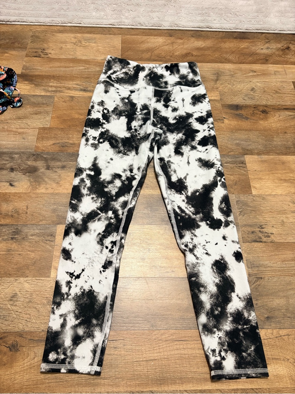 Evolution and Creation Black & White Tie Dye Leggings Size Medium Athletic Pants